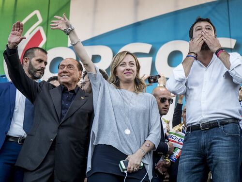 Silvio Berlusconi insiste: partito unico. Matteo Salvini rilancia la federazione, gelo da Fratelli d'Italia