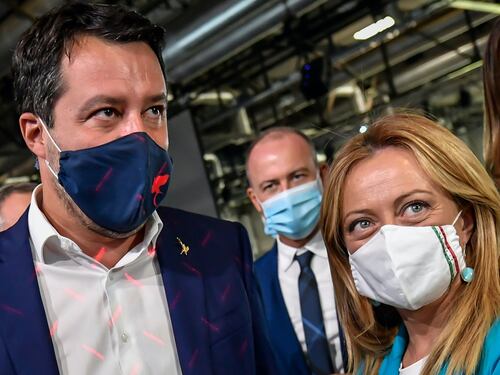 Guerriglia a Napoli, Salvini e Meloni condannano le violenze