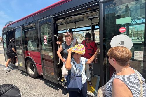 Roma, viaggio sui bus roventi: condizionatori in tilt, si superano i 36°