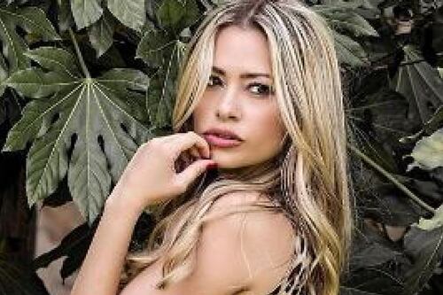 Martina Stella e le foto da urlo. Un lato B esagerato