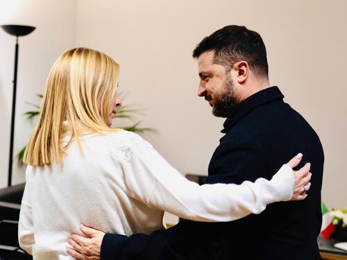 Meloni sente Zelensky: "Sostegno all'Ucraina e al negoziato", presto un incontro a Roma