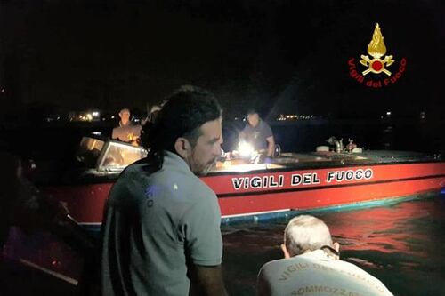 Venezia, tre morti in Laguna: motoscafo travolge i pescatori. Barca si rovescia per un'onda