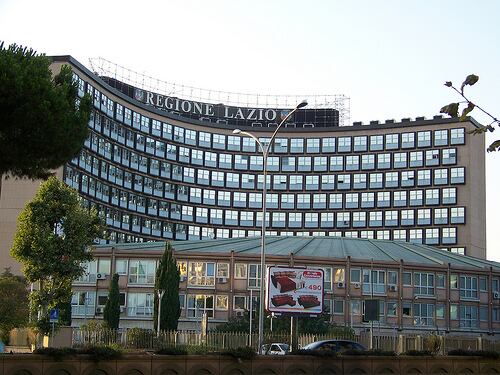 Abusivi anche nei palazzi della Regione