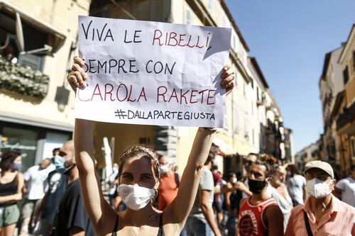 Se picchi Salvini scatta la beatificazione, così la sinistra elogia la congolese