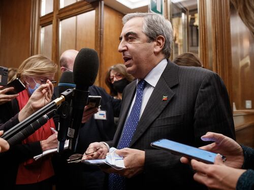 Deve fare un bagno di umiltà, Gasparri disintegra Letta
