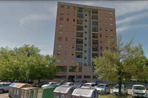 Zia e nipote di 5 anni volano dal decimo piano: morti sul colpo