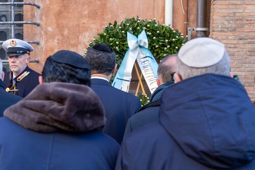 Roma, “Olocausto invenzione”: indagato 52enne suprematista che inneggiava a Hitler e all'odio per gli ebrei