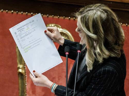 Senato, il fax segreto di Di Maio e il Pil farlocco di Conte