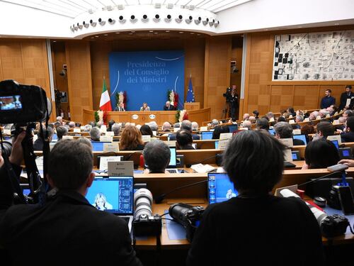 Conferenza Meloni: successo social. Quali sono i temi che coinvolgono di più