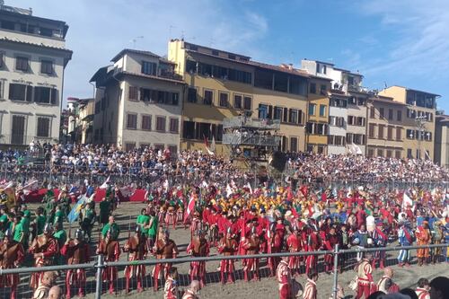 Calcio Storico Fiorentino, trionfa lo spettacolo. Vittorie nette per Rossi e Azzurri su Verdi e Bianchi