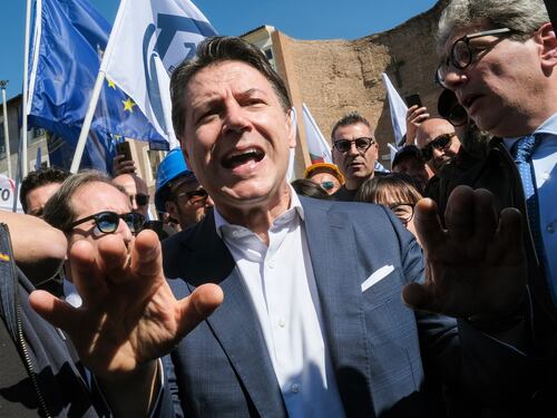 Il Superbuffo di Conte: buco da 150 miliardi e ora ci paghiamo anche la moschea