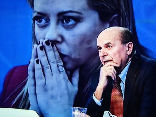 Surreale Bersani: cosa gli scappa sul reddito di cittadinanza... Imbarazzo da Gruber