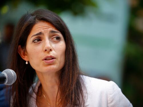 Marra: "La Raggi non ha le palle per fare il sindaco di Roma"