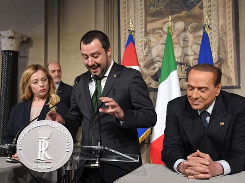 Governo, resta il veto su Berlusconi. Di Maio: "Sì alla Lega, no a Forza Italia"