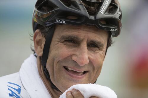 Alex Zanardi, grande spavento per l’ex campione: a fuoco il tetto della villa