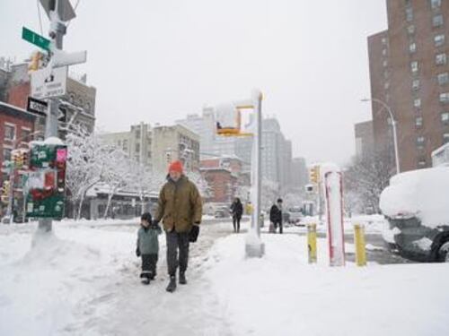 New York come non mai, storica tempesta di neve: non si vedeva dal 1963