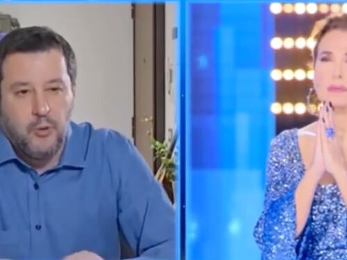 Barbara d'Urso e Matteo Salvini, preghiera in diretta tv. Bufera social, e si rivedono le Sardine
