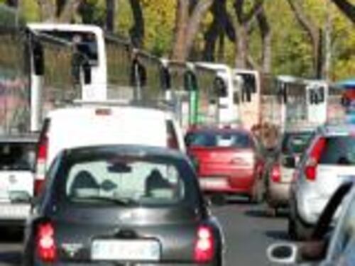 Lungotevere paralizzato da 200 pullman