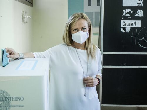 Meloni: in un Paese normale si tornerebbe al voto