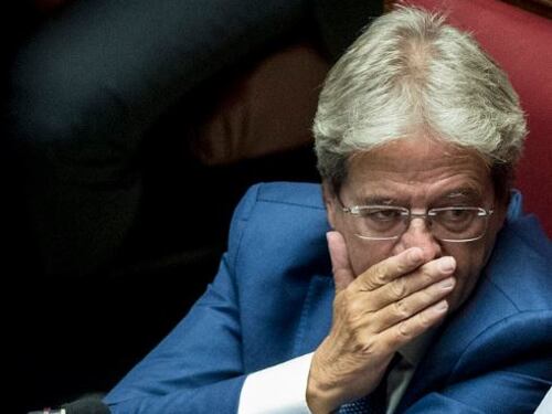Paolo Gentiloni sta coi centri sociali. E su Twitter scrive: "Grazie Bologna"