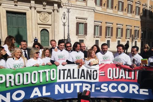 Nutri-score, Giorgia Meloni e Fratelli d'Italia in piazza contro l'Ue