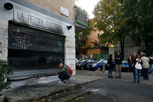 "Pecora elettrica" di nuovo in fiamme. Spunta la pista dei pusher