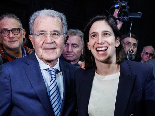 Pd, “nonno” Prodi rosica su Musk ad Atreju e critica pure Schlein