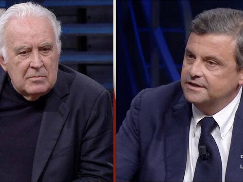 Di Martedì, Santoro umilia Calenda: "Se venivo a Milano eravate 301". E insiste sul governo fascista