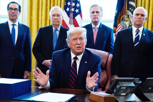 Il coronavirus travolge l'America: più di centomila casi. E Trump chiama i riservisti
