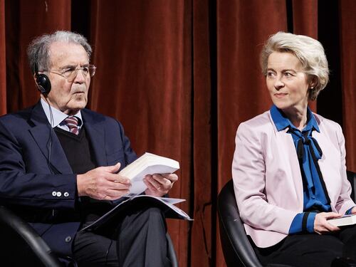 Prodi incontra von der Leyen, Osho implacabile con il Professore