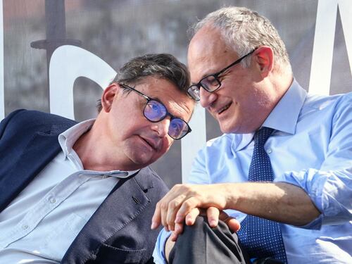 Elezioni Roma 2021, Roberto Gualtieri nelle mani di Carlo Calenda: l'appello al leader di Azione