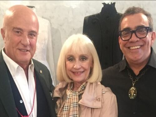 Raffaella Carrà diventa "Dama" in Gattinoni