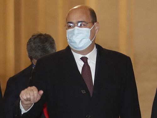 Governo, Zingaretti vuole la fine di Renzi ma è rimasto senza le armi