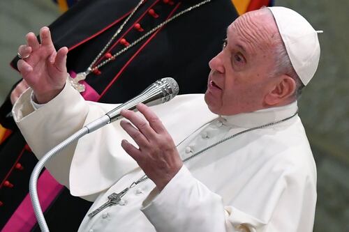Papa Francesco rimprovera il web: "Siamo più social e meno sociali"
