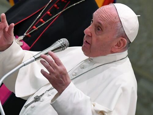 Papa Francesco rimprovera il web: "Siamo più social e meno sociali"