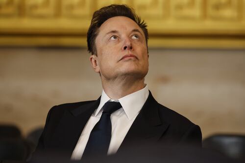 Saluto romano, perfino L'Espresso difende Musk: "Anche tu hai bisogno del fact checking"