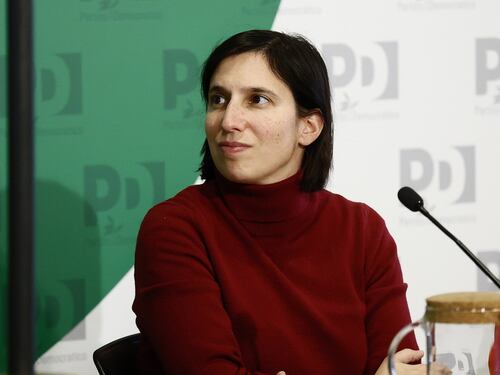 Stellantis, l'amnesia di Schlein e Conte: si accorgono solo ora del disastro