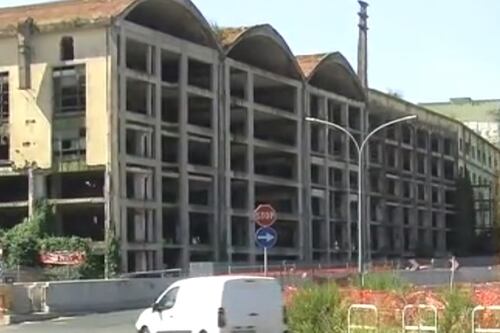 Spinto dalle scale nel palazzo occupato. Salvini: sgomberiamo