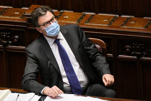 Il silenzio del ministro Giorgetti sul polo per produrre in Italia il vaccino