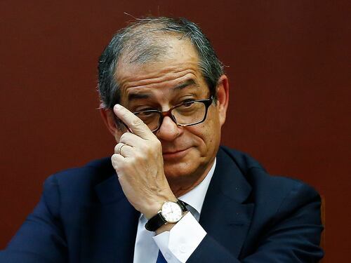 Manovra, Tria invia la lettera all'Ue: "Scelte difficili ma necessarie"