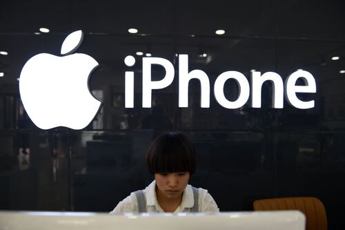 Vendite crollate in Cina: Apple affonda e trascina giù le Borse