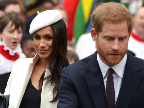 La gaffe reale di Meghan Markle con il principe Harry fa il giro del mondo (sul web)