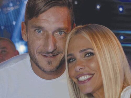 Francesco Totti e Ilary Blasi, la separazione economica ancora non c'è. "Tutto fermo", l'ostacolo alla trattativa