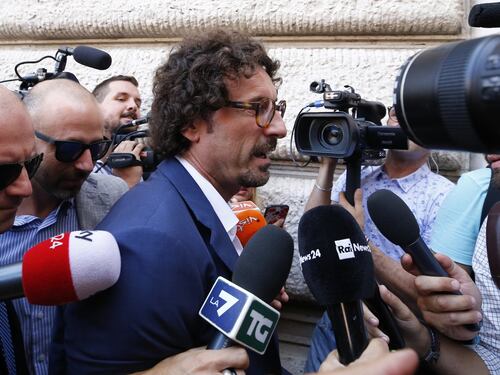 Open Arms, Toninelli: "Portiamo noi i migranti in Spagna"