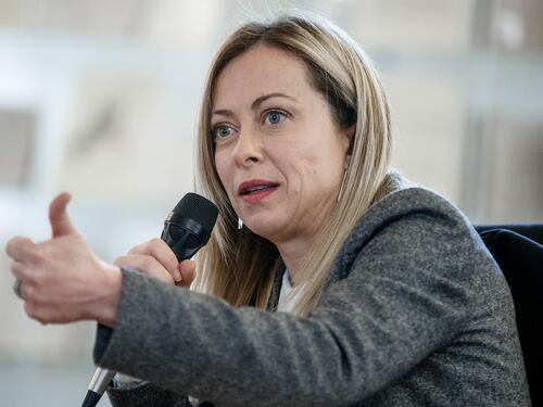 Il disastro Covid di Mario Draghi secondo Giorgia Meloni: società spaccata e continue bugie