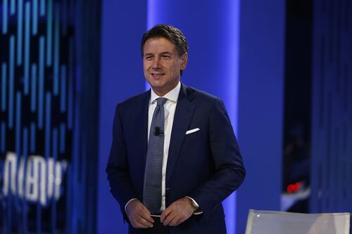 Giuseppe Conte in Parlamento “solo dalla porta principale”. Ecco qual è il trucco…
