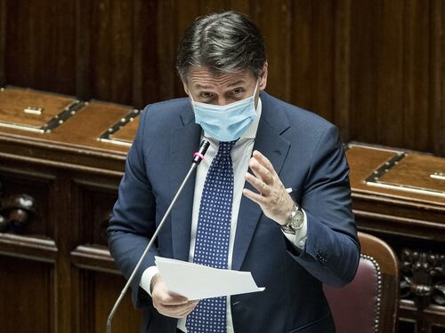 Gel e mascherine, ecco la prova: Conte ha già pronto il nuovo lockdown