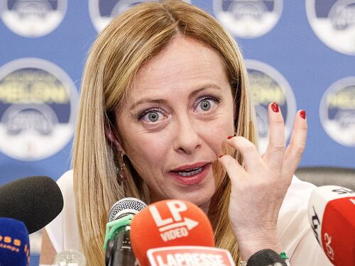 Giorgia Meloni impallina Enrico Letta: mollato sull'altare. E "vede" il matrimonio Calenda-Renzi