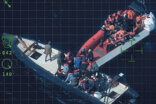 Scafisti con il volto coperto e migranti già col salvagente. FdI: "Chiarire su Sea Watch"