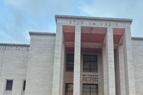 Studente fuori sede trovato senza vita in casa, il giallo del telefonino